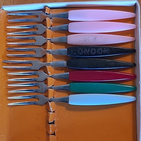 LITTLE FORKS & LITTLE KNIVES Incomplete Set, Perfect For Replacements - Picture 2 of 16